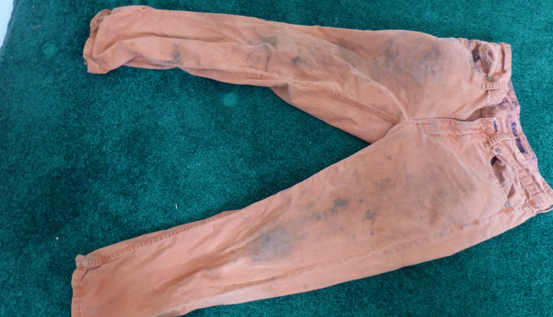 Illustration for article titled Dyeing Clothes With Used Motor Oil Is The Best And Worst Solution To Your Stain Problem